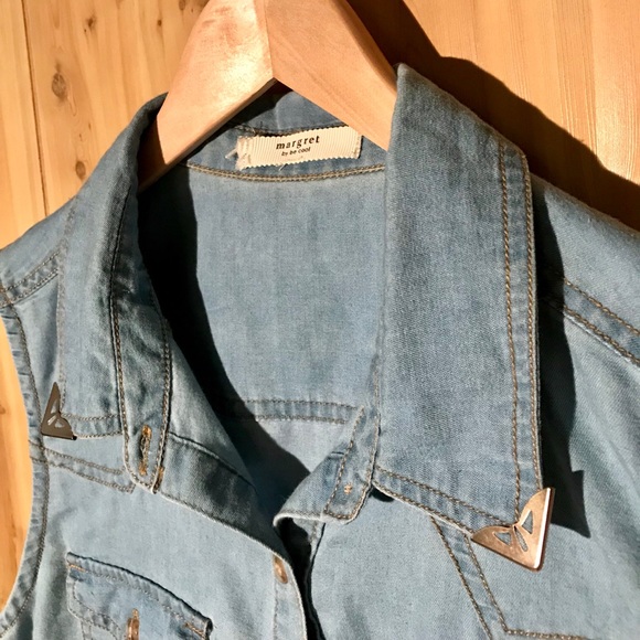 Margret by Be Cool Chambray Button Up Tank 🐎 - Picture 2 of 3